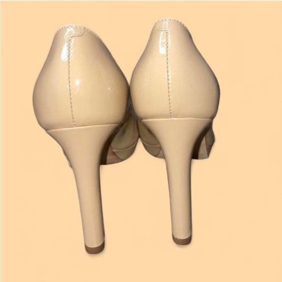 Via Spiga Nude Peep Toe Patent Leather Heels 5 - Picture 6 of 10